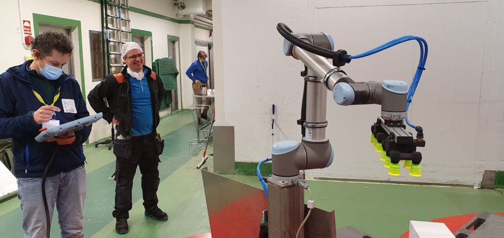 Rocketfarm employee helping business with their cobot palletizing project