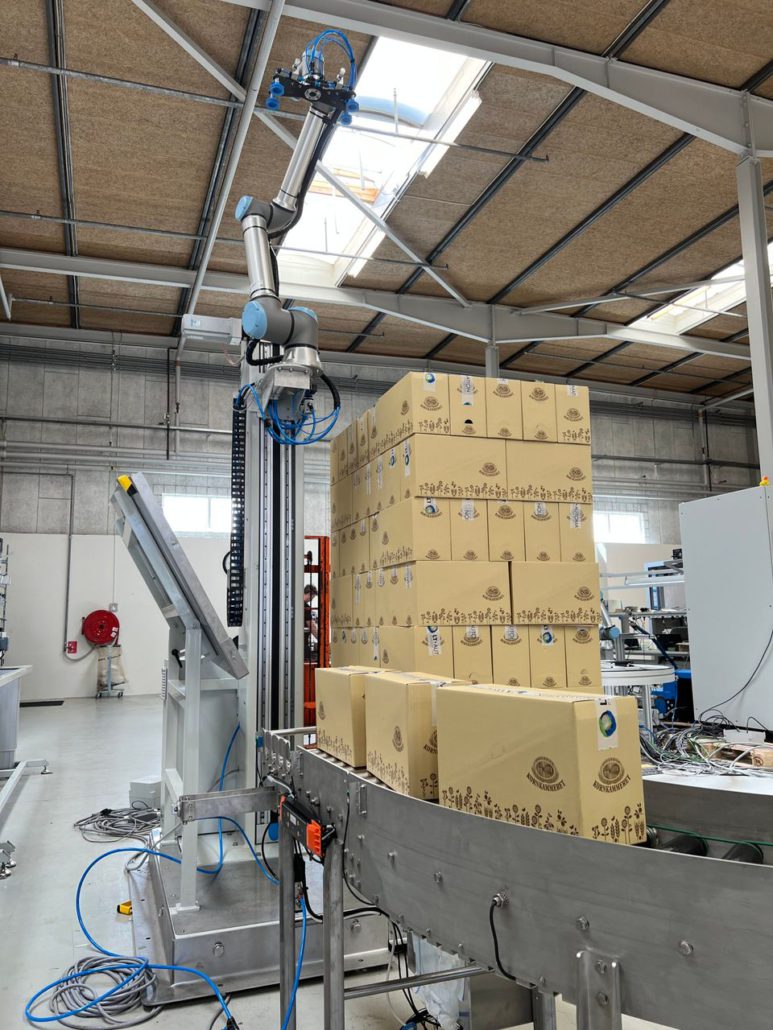 Cobot palletizing solution at FIPROS, installed by LT Automation using Pally software from Rocketfarm